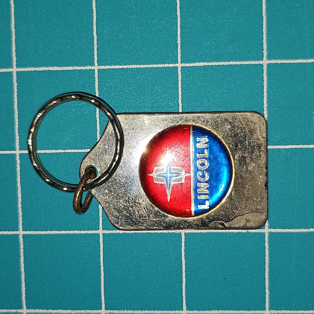 Vintage 1980s Lincoln Towncar Keyring Holder